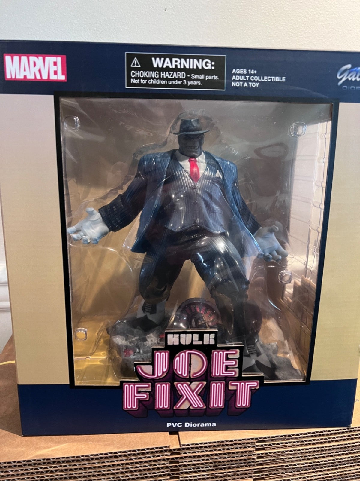 DIAMON SELECT  MARVEL GALLERY HULK JOE FIXIT DELUXE DIORAMA STATUE - NIB