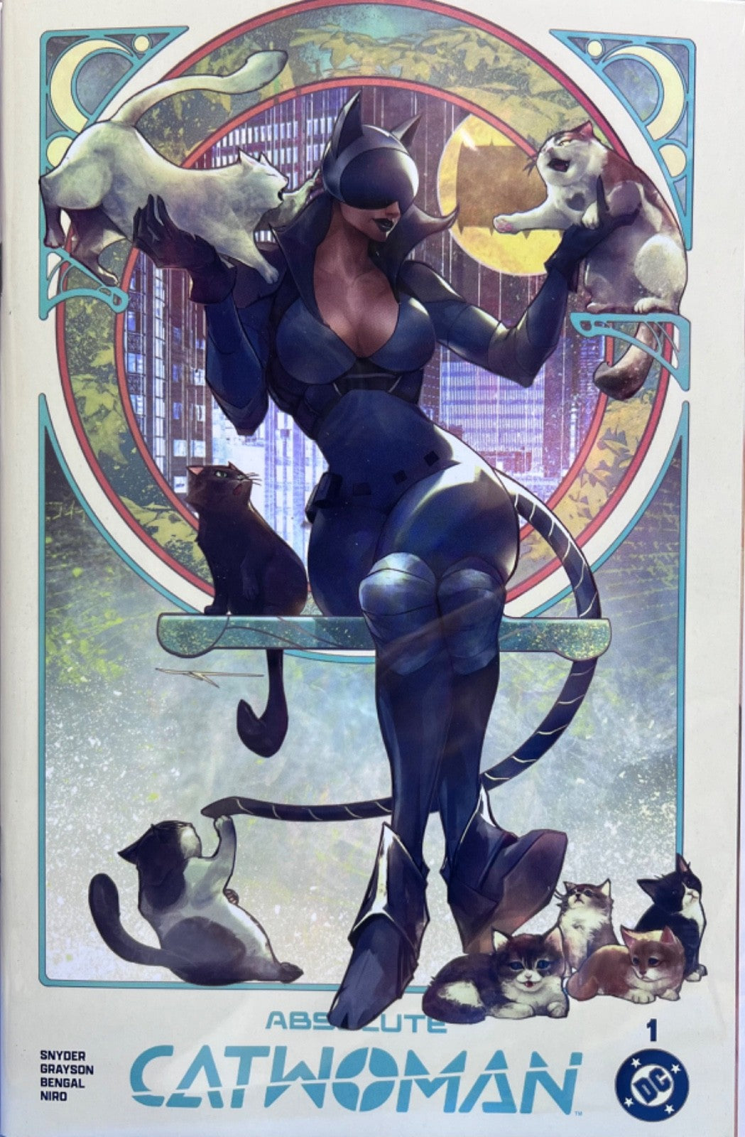 ABSOLUTE CATWOMAN #1 TRADE EXCLUSIVE - TAO LTD 800